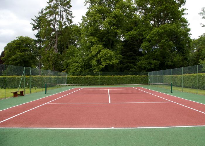 outdoor vs indoor tennis courts