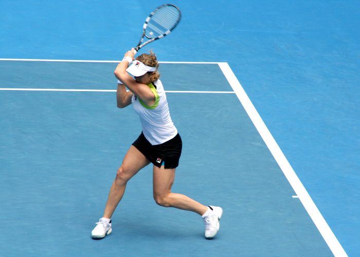grunting tennis player
